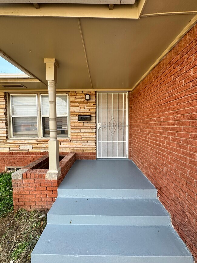 Building Photo - 2638 SW 60th St