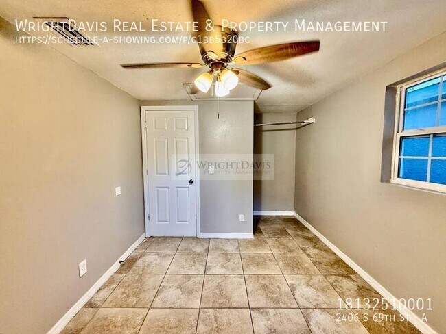 Building Photo - 2406 S 69th St