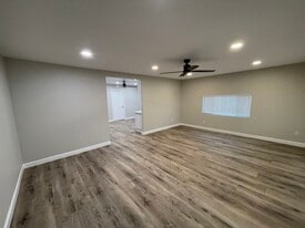 Building Photo - 1010 Cypress Ave