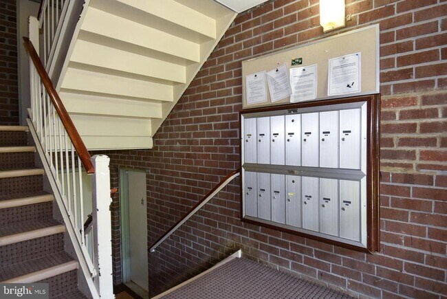 Building Photo - 3302 Woodburn Village Dr