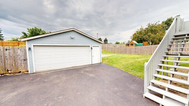 Building Photo - 304 Jackson St