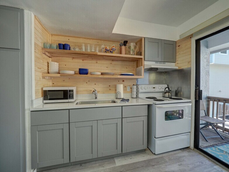 Building Photo - 14898 Granada Dr