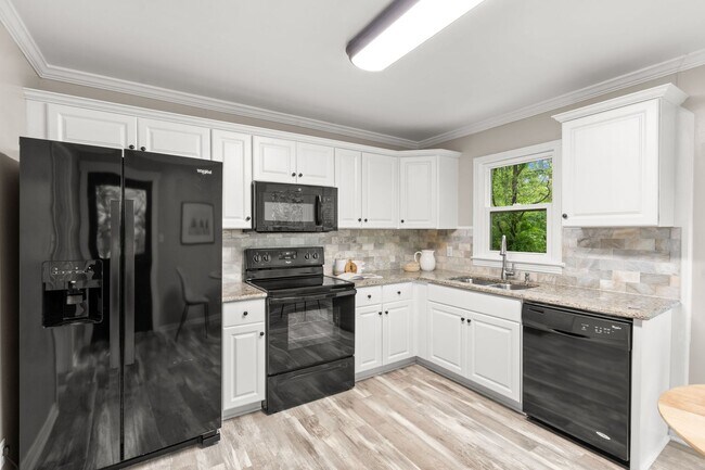 Building Photo - Beautiful home just north of downtown Columbia. Located on a quiet street. 3 Bed 1 Bath. Availabl...