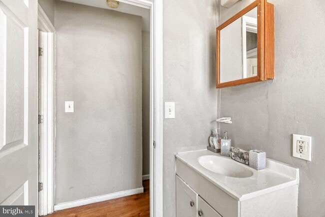 Building Photo - 400 N Rose St