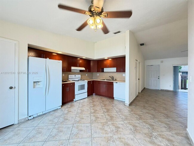 Building Photo - 11760 SW 123rd Ave