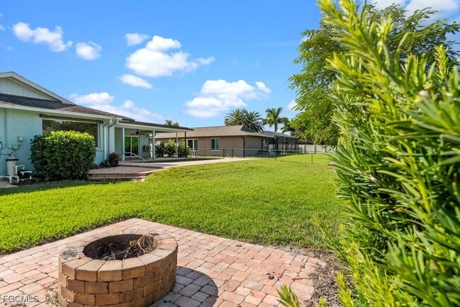 Building Photo - 1384 Burgundy Dr