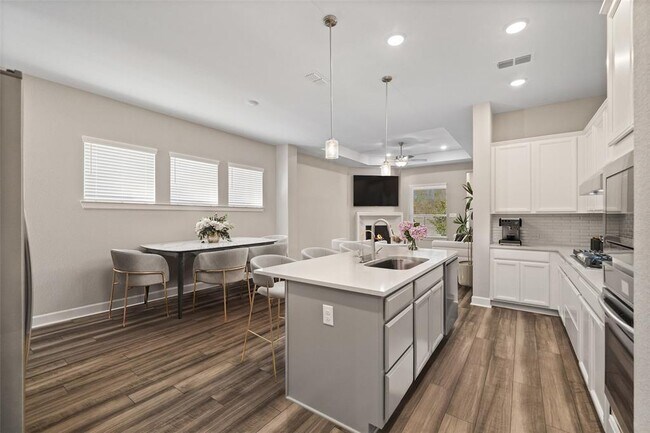 Building Photo - 15527 Maple