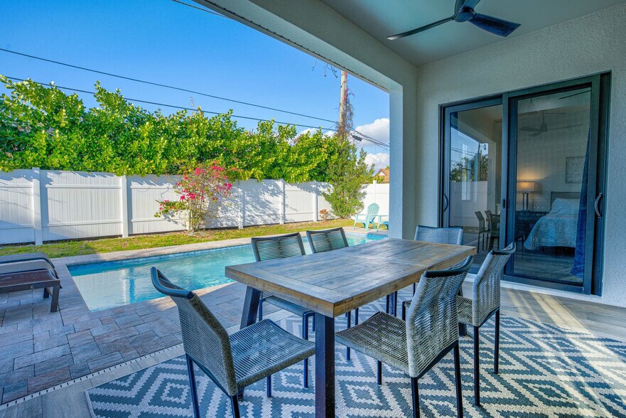 Building Photo - 685 107th Ave N