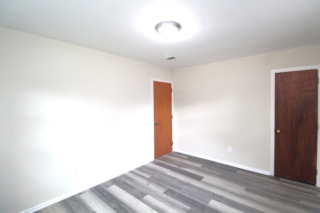 Building Photo - Updated 3-Bedroom Home with Carport & Outdoor Laundry!