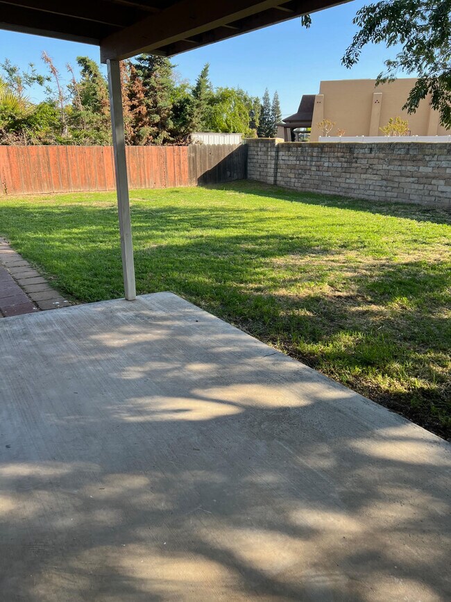 Building Photo - 2700 Monocott Dr