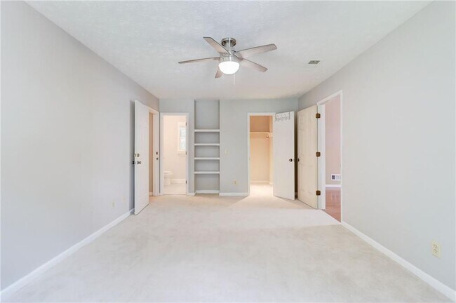 Building Photo - 1049 Seven Springs Cir NE