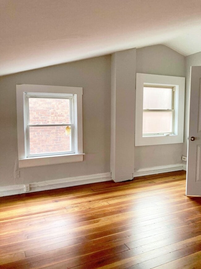 Building Photo - 3221 Bishop St