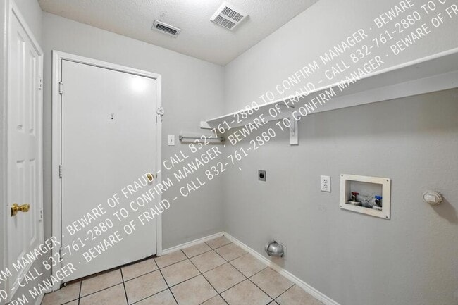 Building Photo - 9141 Saratoga Rd