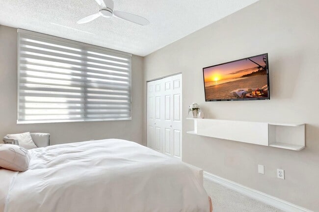 Building Photo - 3606 S Ocean Blvd