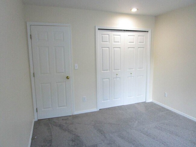 Building Photo - 3 Bedroom, 2 Bathroom Rambler located in A...