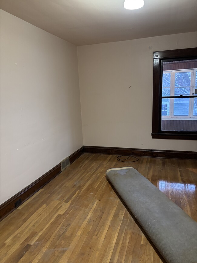 Front Bedroom - 1003 Catherine St