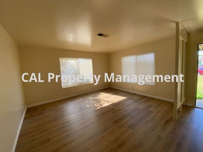 Building Photo - 1608 Ukiah Way