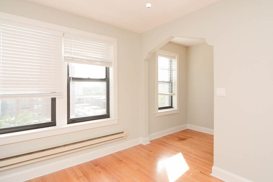 Building Photo - 618 W Patterson Ave