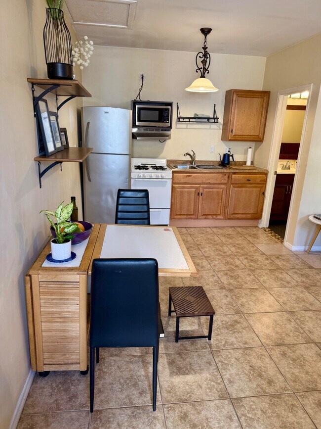 Building Photo - 7102 Mohawk St