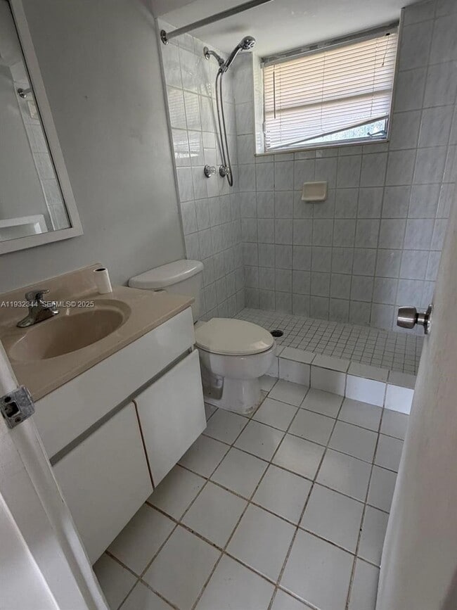 Building Photo - 16130 SW 108th Ct