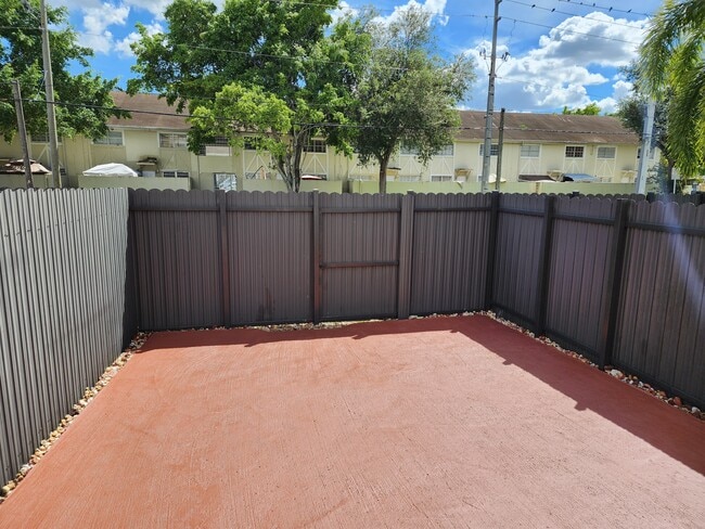 Building Photo - 8561 SW 109th Ave