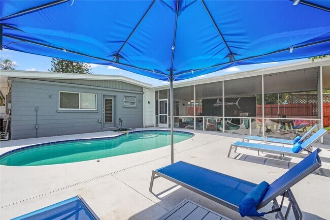 Building Photo - 2/2 luxury pool home in Sarasota, unfurnished annual rental