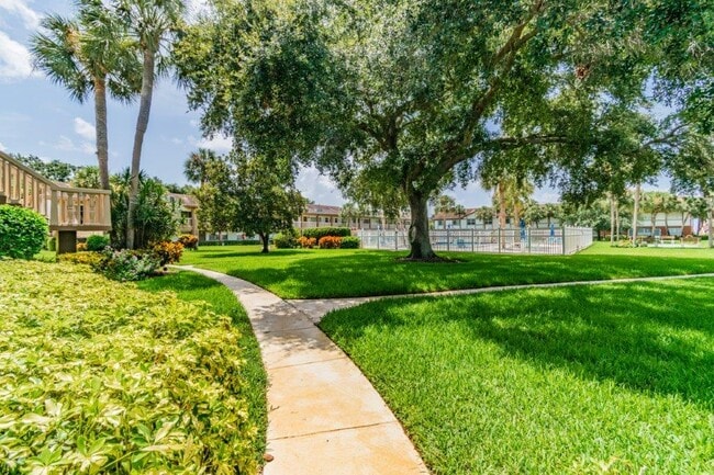 Building Photo - 650 Pinellas Point Dr S