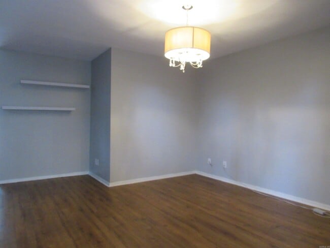 Building Photo - 303 Merganzer Dr