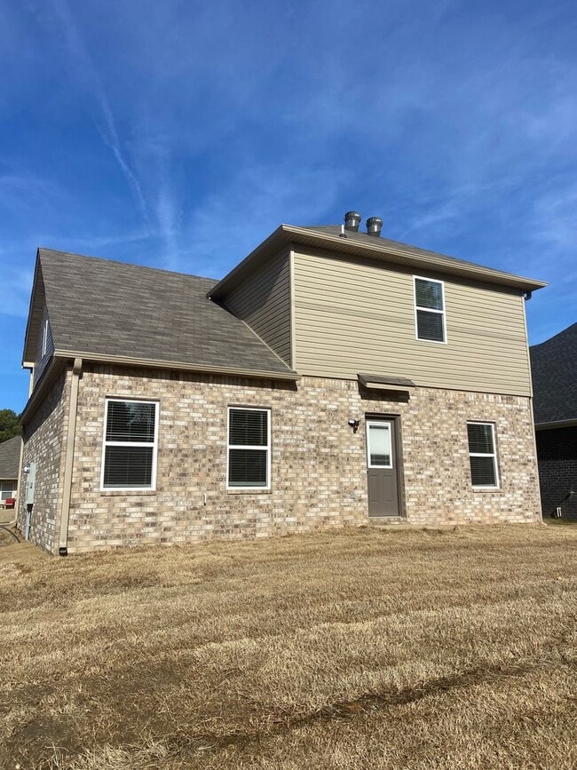 Building Photo - 2612 Grand Ln