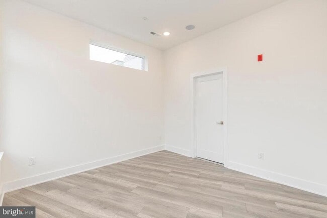 Building Photo - 90-94 E Laurel St