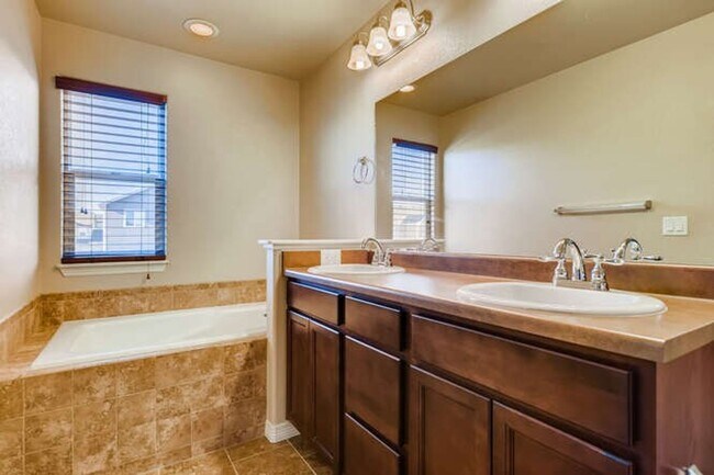 Building Photo - Evolve Real Estate: Available November 1 U...