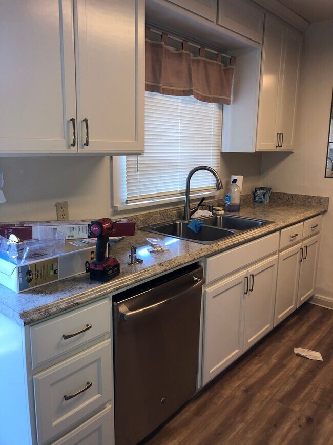 Building Photo - Unique 3 bed 1 bath Home for Rent with 2 Weeks Free Rent