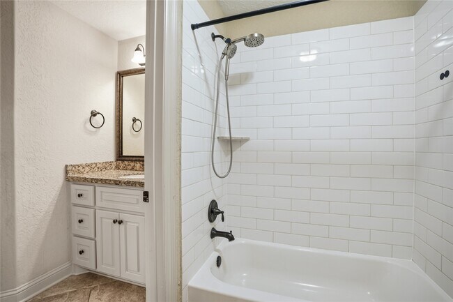 Building Photo - 536 Stephen F Austin Dr