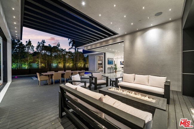 Building Photo - 4458 Mammoth Ave