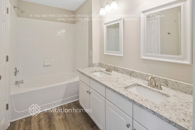 Building Photo - 10437 Roundleaf Dr