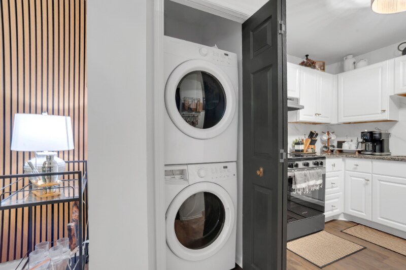 Building Photo - 121 W Hall St