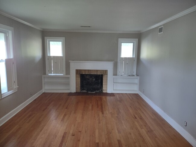 Building Photo - 2 miles from the University of Alabama (4 ...
