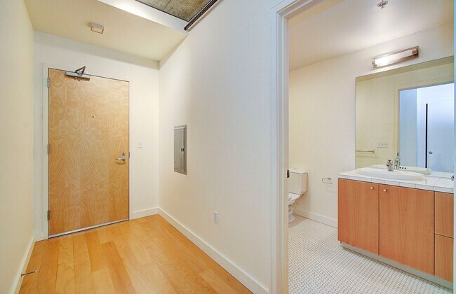 Building Photo - THE CIVIC IN GOOSE HOLLOW STUDIO BEDROOM CONDO!