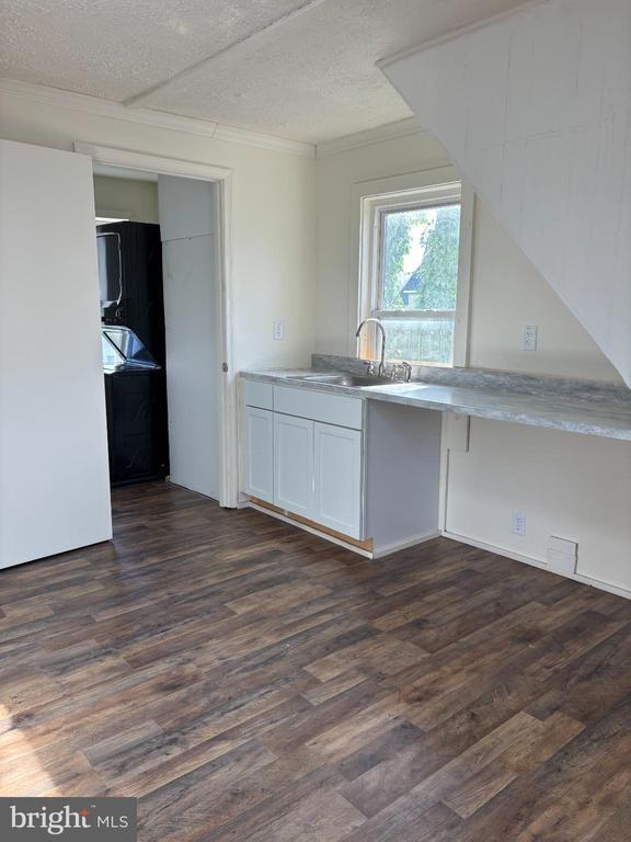 Building Photo - 722 W Stephen St