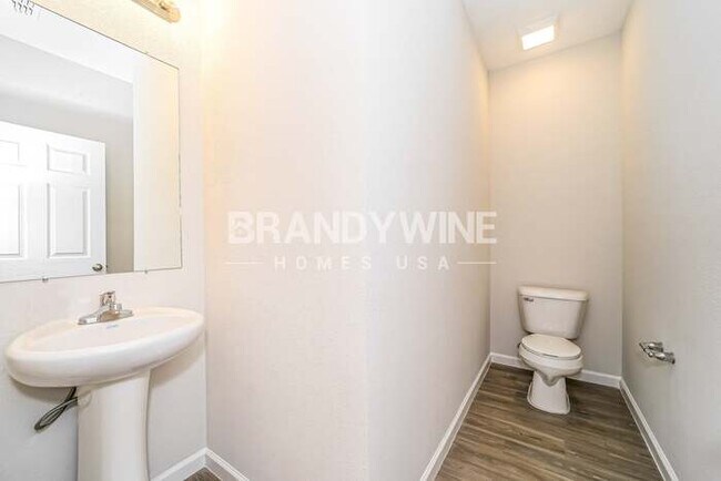 Building Photo - 513 Narnia Ct
