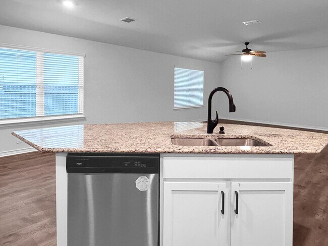 Building Photo - Spacious One Story Home Near Government Canyon