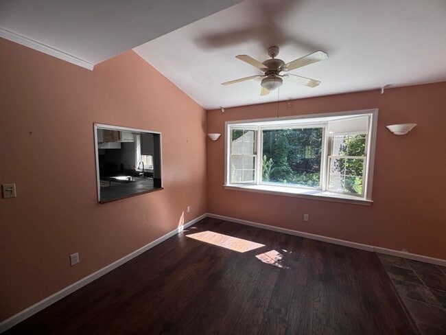 Building Photo - Beautiful 3 Bedroom Brunswick House