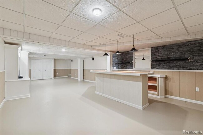 Building Photo - 48551 Oak Bridge Dr