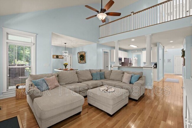 Building Photo - 127 Blackwater Dr
