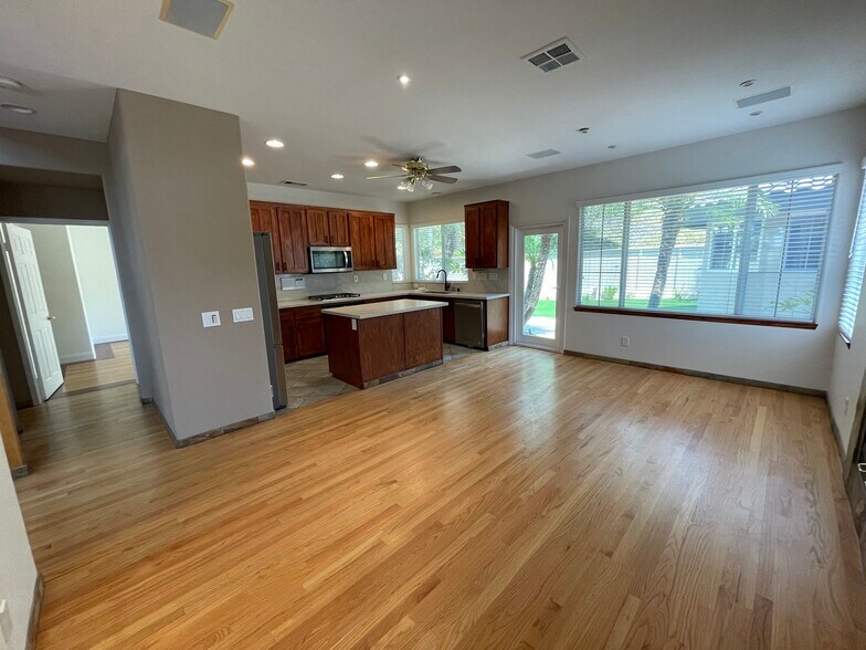 Building Photo - 1712 Carissa Way