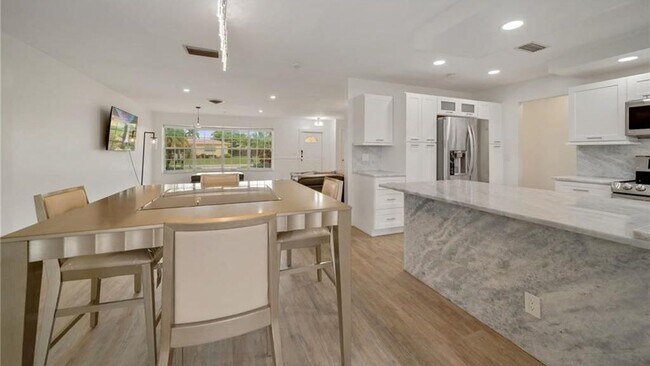 Building Photo - 4115 Madison St