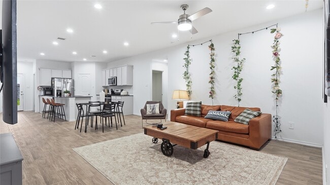 Building Photo - 22243 Florence Spgs Dr