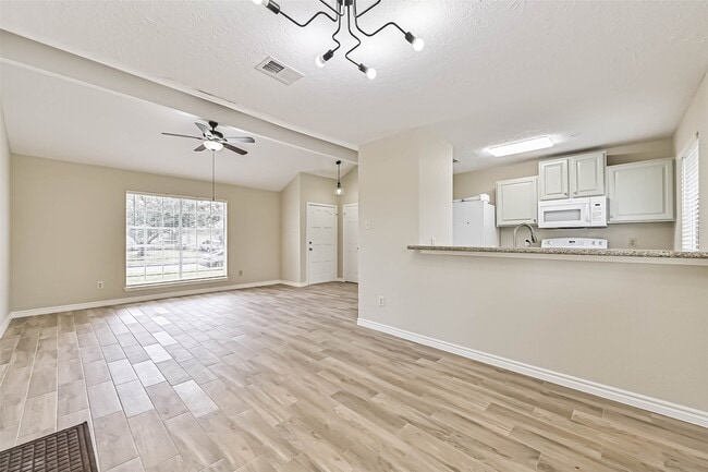 Building Photo - 2512 Ironclad Dr