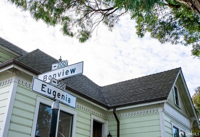 Building Photo - 205 Bonview St