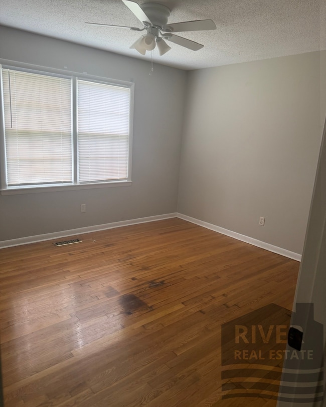 Building Photo - 2150 Estaline Dr